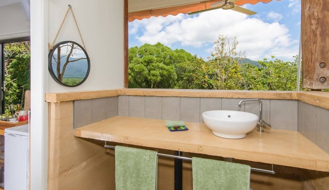 Wompoo Eco Retreat - Rambutan Bungalow with views