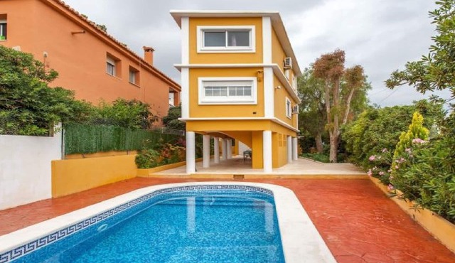 Wonderful holiday in VILLA MASIAS MONCADA. VALENCIA