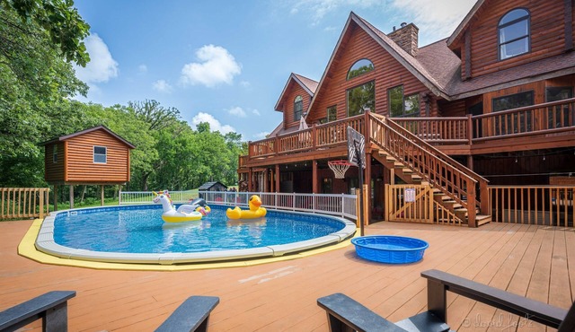 Wonder Bear Lodge Private Heated Pool | Hot Tub | 6 King Beds | Sleeps 16