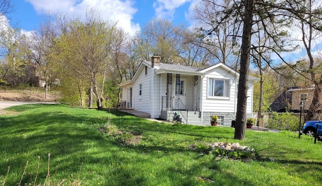 Wonder Lake House- one block from the lake