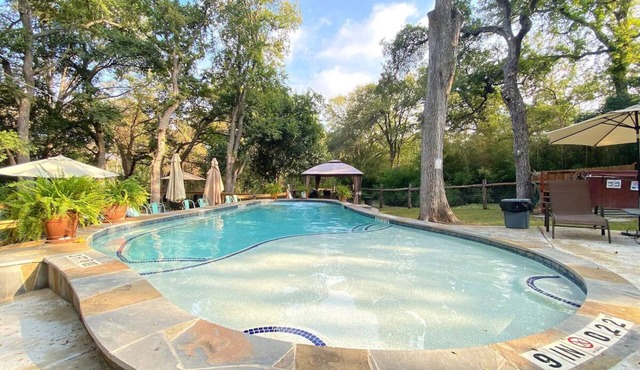 Wondercove, 7 Cozy Cottages, Secluded & Sleeps up to 54, on Lake Dunlap