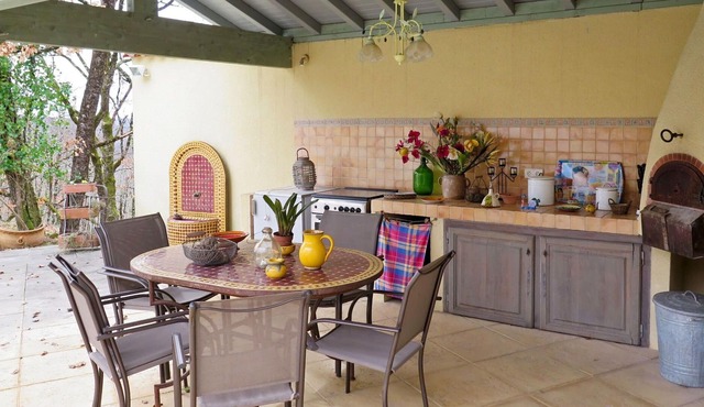 Wonderful private villa for 4 guests with WIFI, pool, TV, terrace and parking