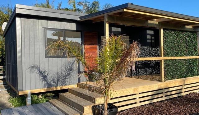 Wonderful 1-bedroom bungalow in Gisborne with great views ,close to the beach