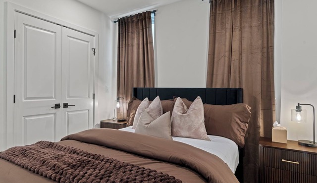 Wonderful 2-bedroom apartment with AC in vibrant South St Philadelphia