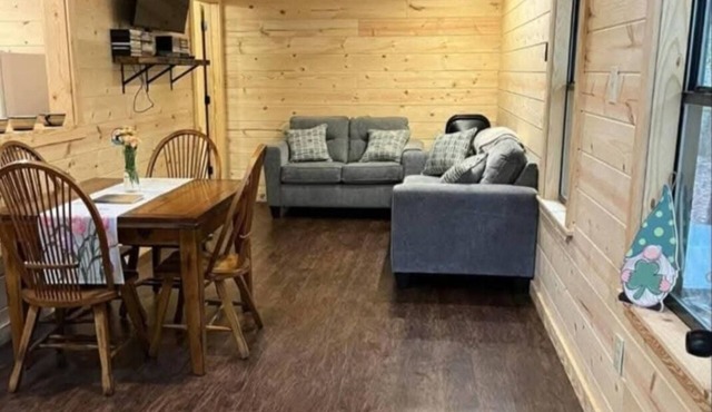 Wonderful 2-bedroom cabin nestled in the quiet hills of Arkansas.