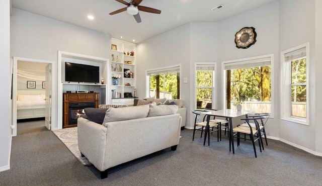 Wonderful 2-bedroom entire guest suite with AC in charming Sammamish