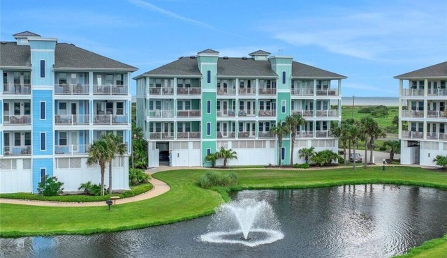 Wonderful 2-bedroom ocean view condo in charming Pointe West Galveston.