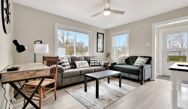 Wonderful 2bd/1ba Home - Dog Friendly!