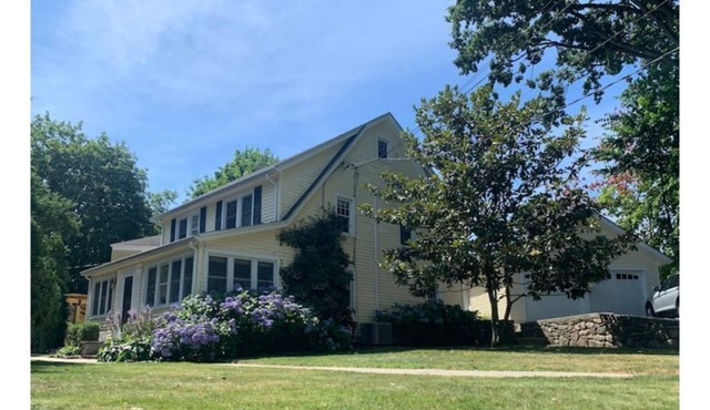 Wonderful 3 bd 2 ba with enclosed garden