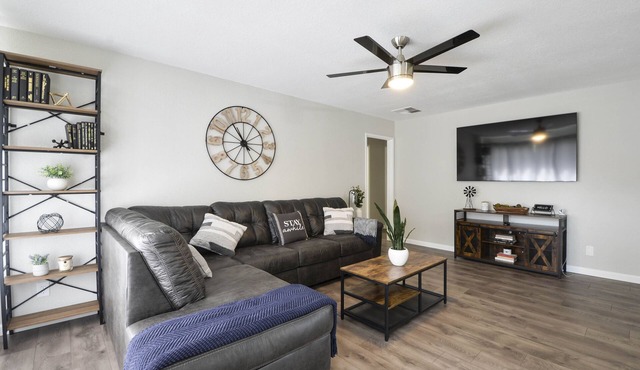 Wonderful 3 bed 2 bath home with plenty of parking