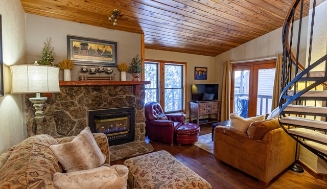 Wonderful 3 Bed, 3 Bath Condo, River and Forest Views, Steps from Shuttle.