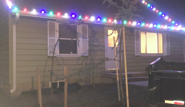 Wonderful 3-bedroom house renovated on inside w/AC perfect for relaxing stays