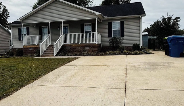 Wonderful 3-bedroom, 2-bathroom house in charming Elon
