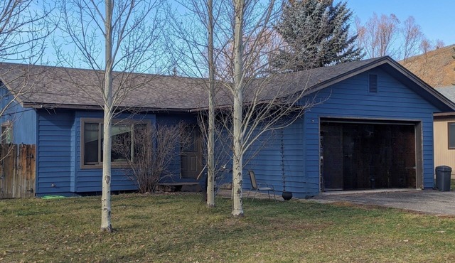 Wonderful 3 bedroom, big fenced yard, bike path access, Jackson Hole Wyoming