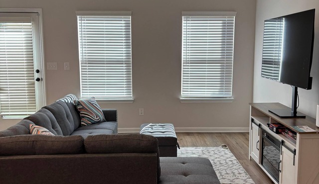 Wonderful 3-bedroom charming Atlanta cottage with Steam Sauna and Gaming Station