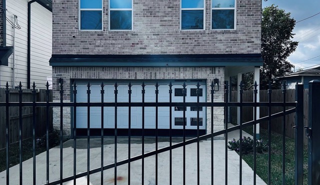 Wonderful 3-bedroom house with AC in vibrant Houston