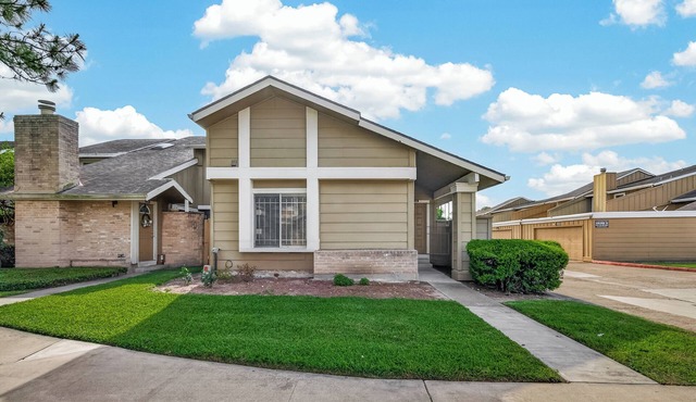Wonderful 3-bedroom house with AC in tranquil Houston neighborhood