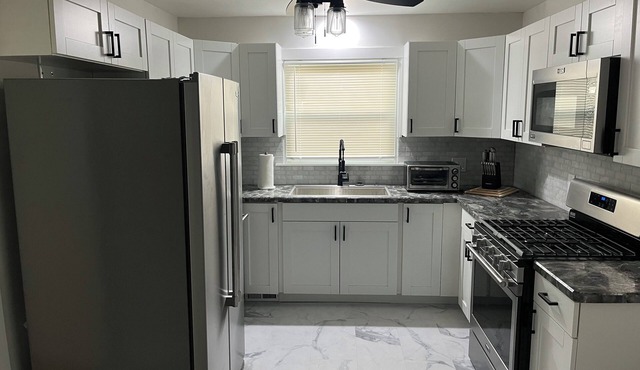 Wonderful 3-bedroom house with AC in charming Niles