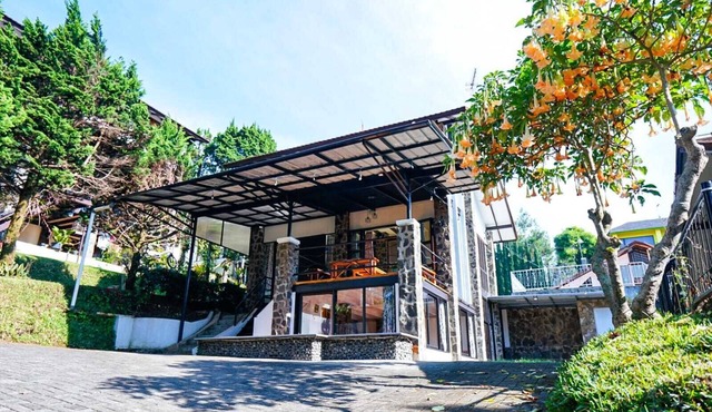 Wonderful 3-bedroom villa in Jawa Barat