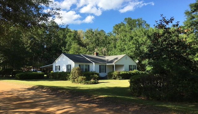 Wonderful 3 Bedroom, 2 Bath home perfect for families and groups