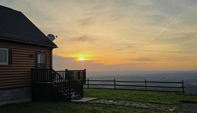 Wonderful 3 bedroom cabin with new updates and breath taking views