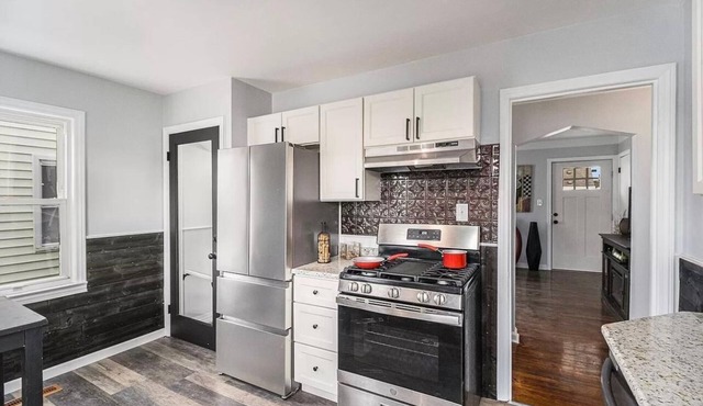 Wonderful 3-bedroom house with AC in welcoming Eastpointe