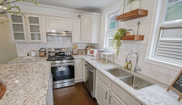 Wonderful 3-bedroom house with AC in vibrant New Orleans