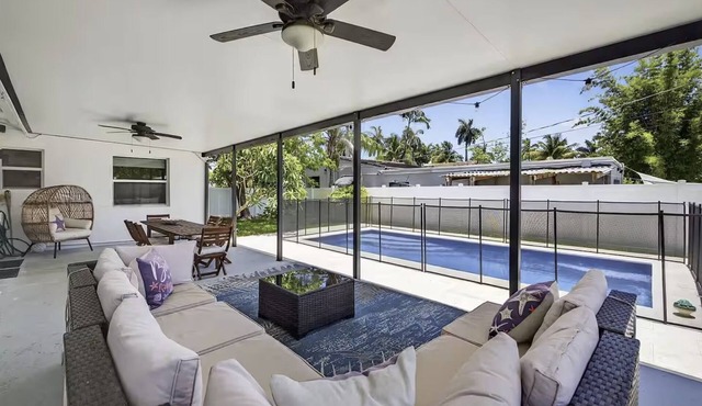 Wonderful 3-bedroom villa with Heated Saltwater Pool in vibrant Hollywood