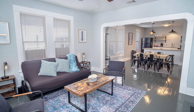 Wonderful 3 BR 2 BA Near Downtown