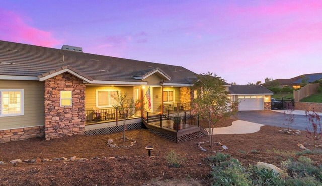 Wonderful 4-bedroom Ranch-Home with amazing views/infinity pool in Valley Center