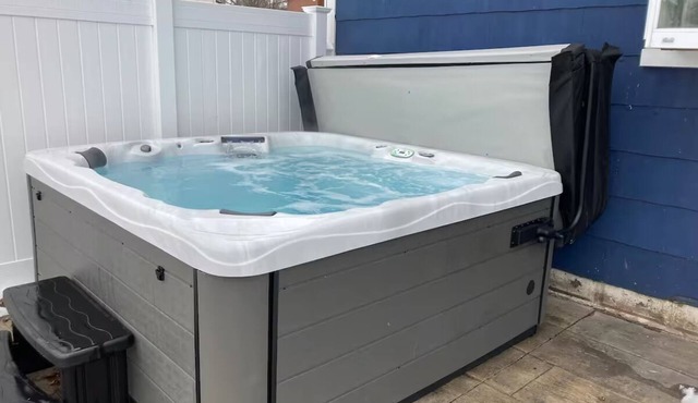 Wonderful 4-bedroom house with hot tub in Bellville