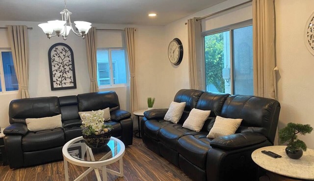 Wonderful 4-bedroom house with AC in charming Pasadena