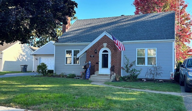 Wonderful 4-bedroom house with AC in charming Point Place. Families welcome.