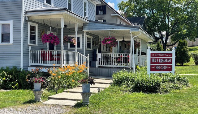 Wonderful 5-bedroom bed & breakfast. Private guest rooms each with private bath.
