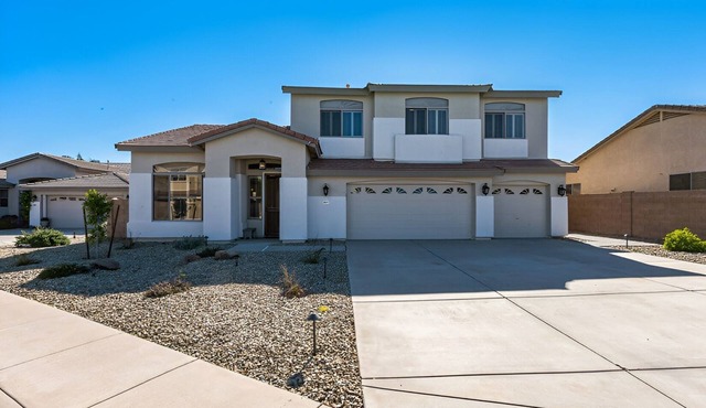 Wonderful 5-bedroom house with Pool in Surprise. SpringTraining/Shopping/MORE.