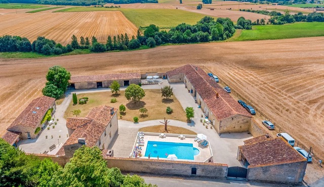 Wonderful accommodation in century-old building in the countryside.