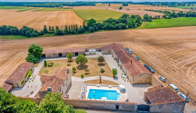 Wonderful accommodation in century-old building in the countryside.