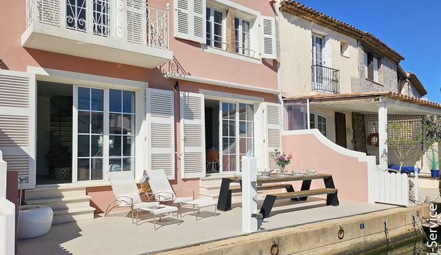 Wonderful air-conditioned house for 10 people and double mooring of 13m