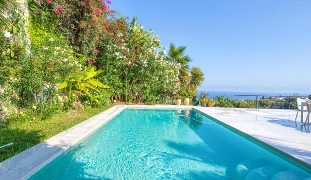 Wonderful and quiet villa with large garden and pool in Nice - Welkeys