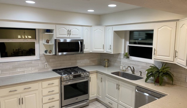Wonderful Atlantic Beach home within walking distance to beach and town center!