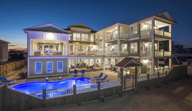 Wonderful beachfront home w/private indoor & outdoor pools, WiFi, AC, deck