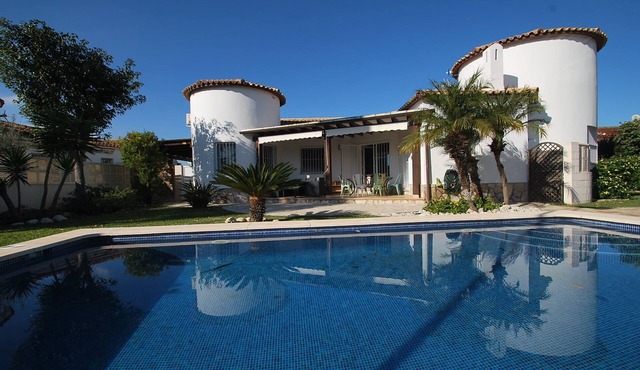 Wonderful beachnear Holiday villa with private pool and barbecue place