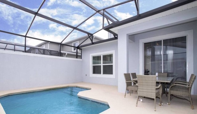 Wonderful brand new 5 bed/4 bath Storey Lake, FREE WATER PARK AND PRIVATE POOL!!