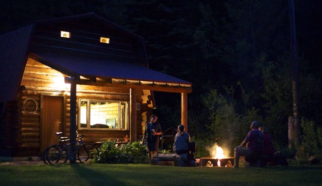 Wonderful cabin bordering Glacier National Park and Great Bear Wilderness