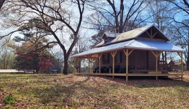 Wonderful cabin with WiFi and AC in marvelous Clarksville