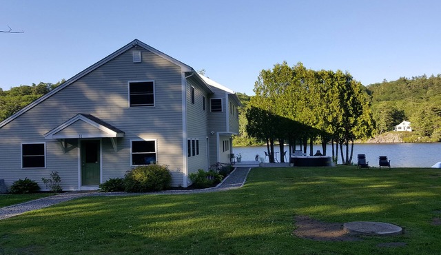 Wonderful Camden Home,npondside with mountain views