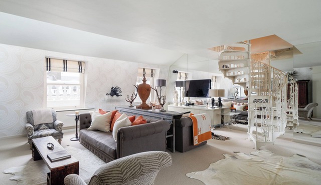 WONDERFUL CHELSEA PENTHOUSE, 2 BEDROOMS, SUPER LIVING SPACE AND LARGE ROOF PATIO