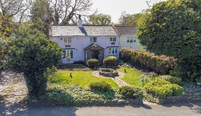 Wonderful Chocolate Box Period Cottage