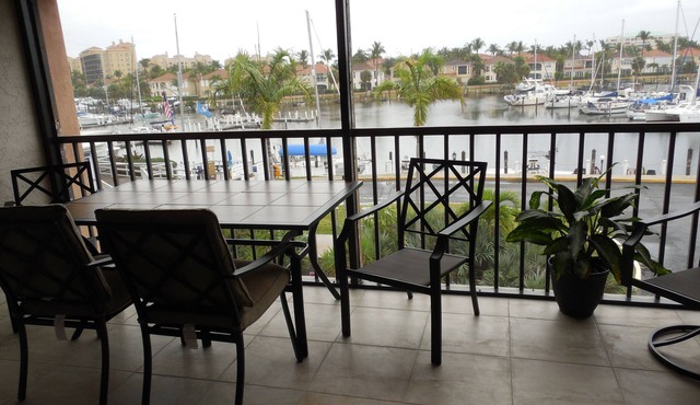 Wonderful condo, fabulous view overlooks Marina - Month stay discount