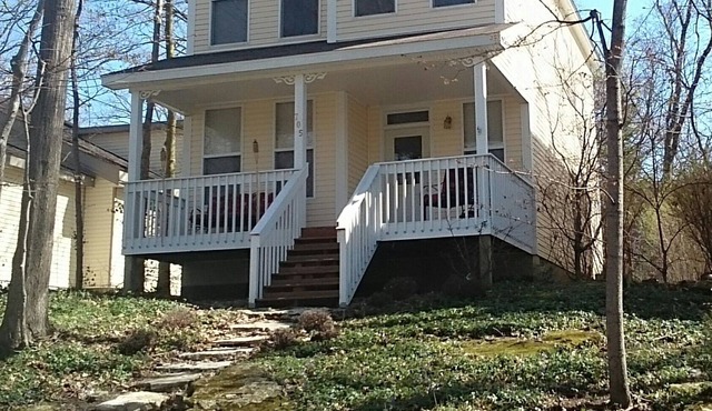 Wonderful Cottage at Cherry Park 2 Blocks from the Pool